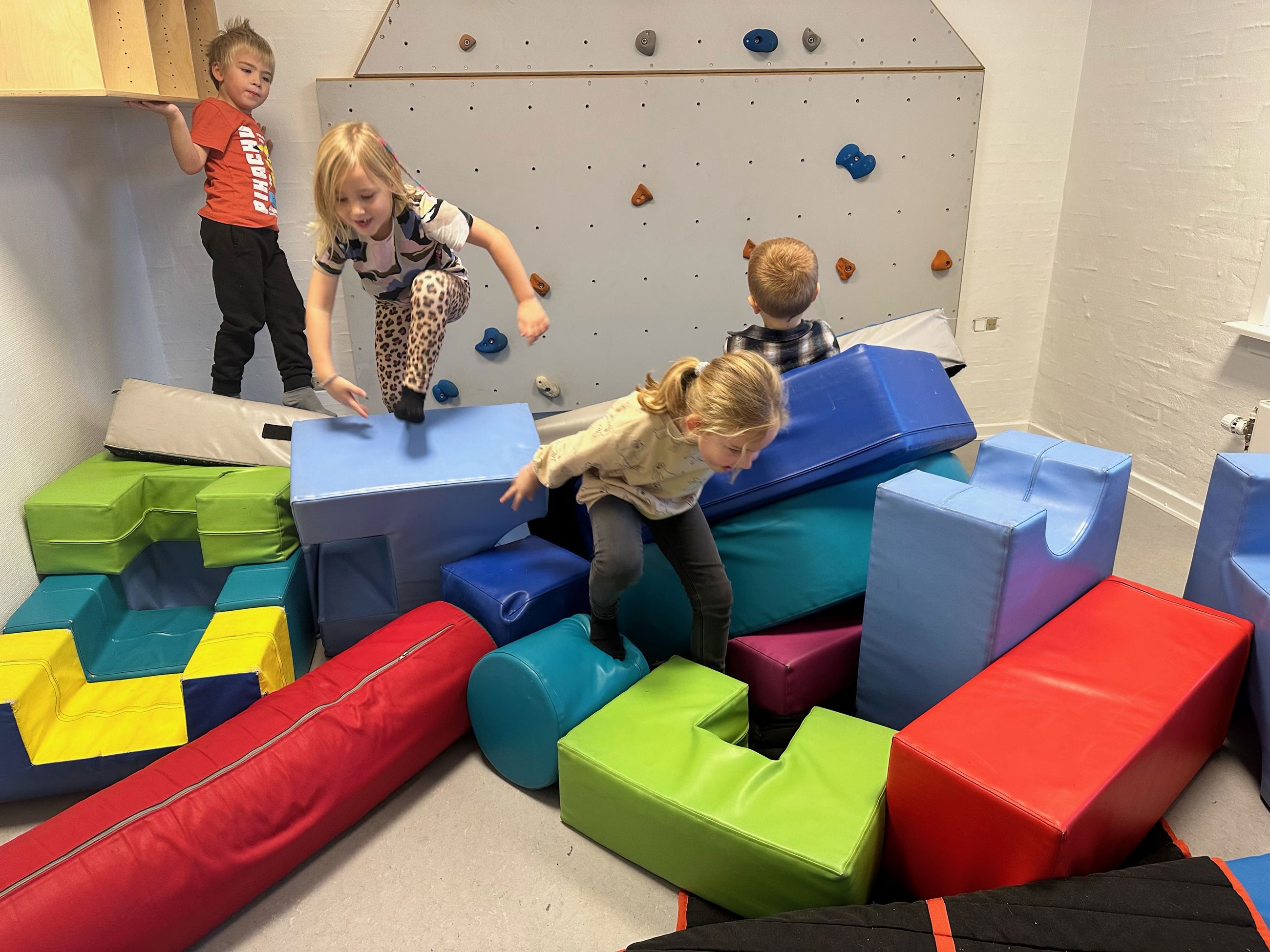 Børn leger i Børnehuset Viborgvej