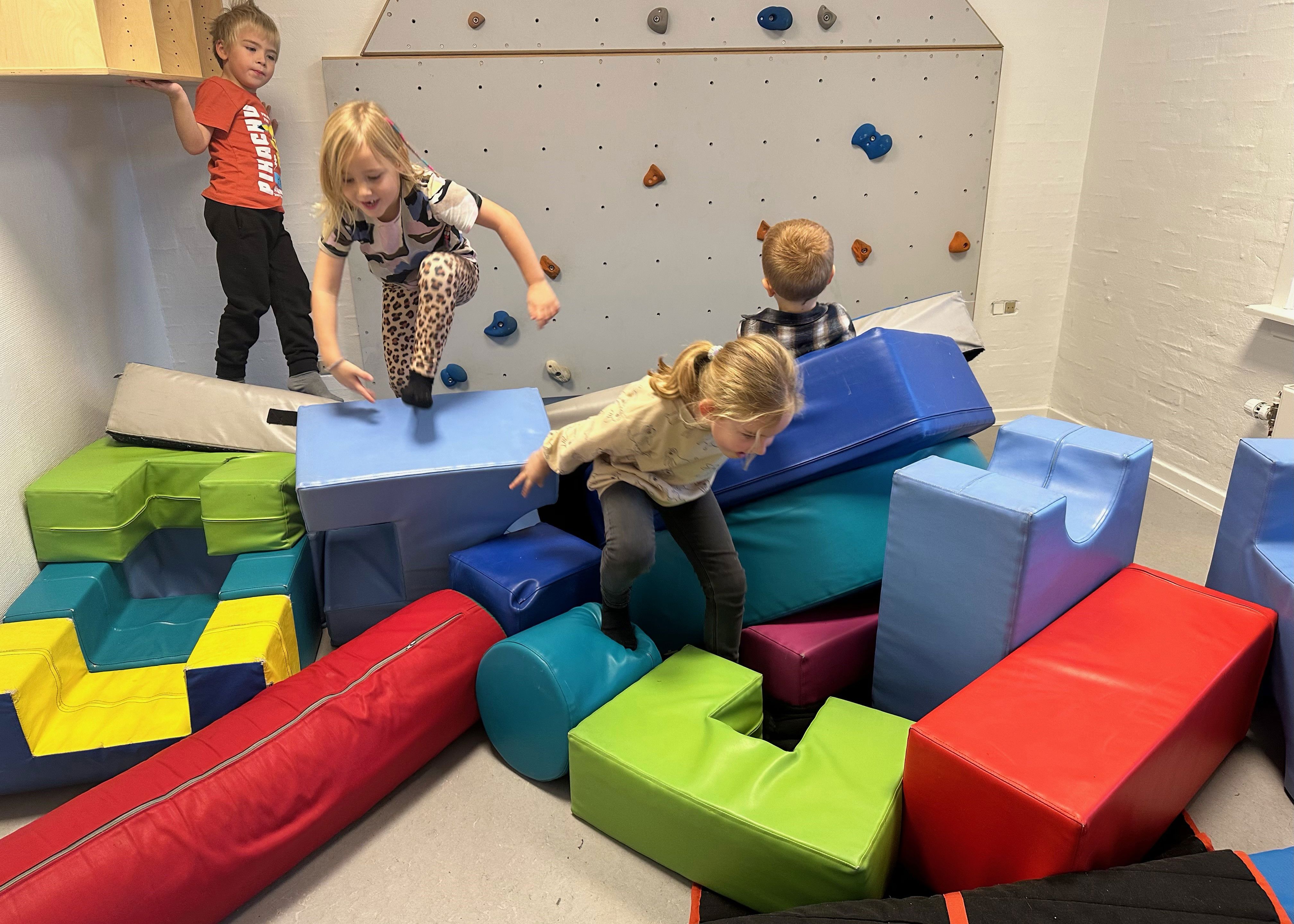 Børn leger i Børnehuset Viborgvej