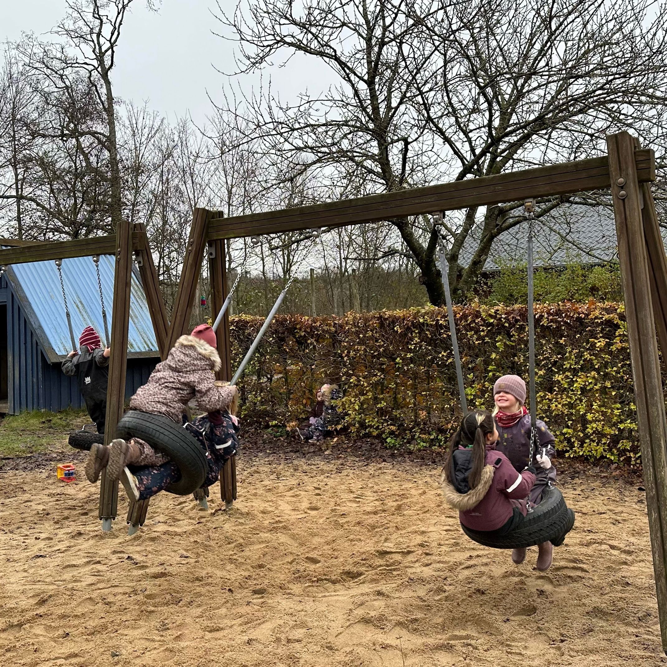 Børn på legepladsen i Børnehuset Viborgvej
