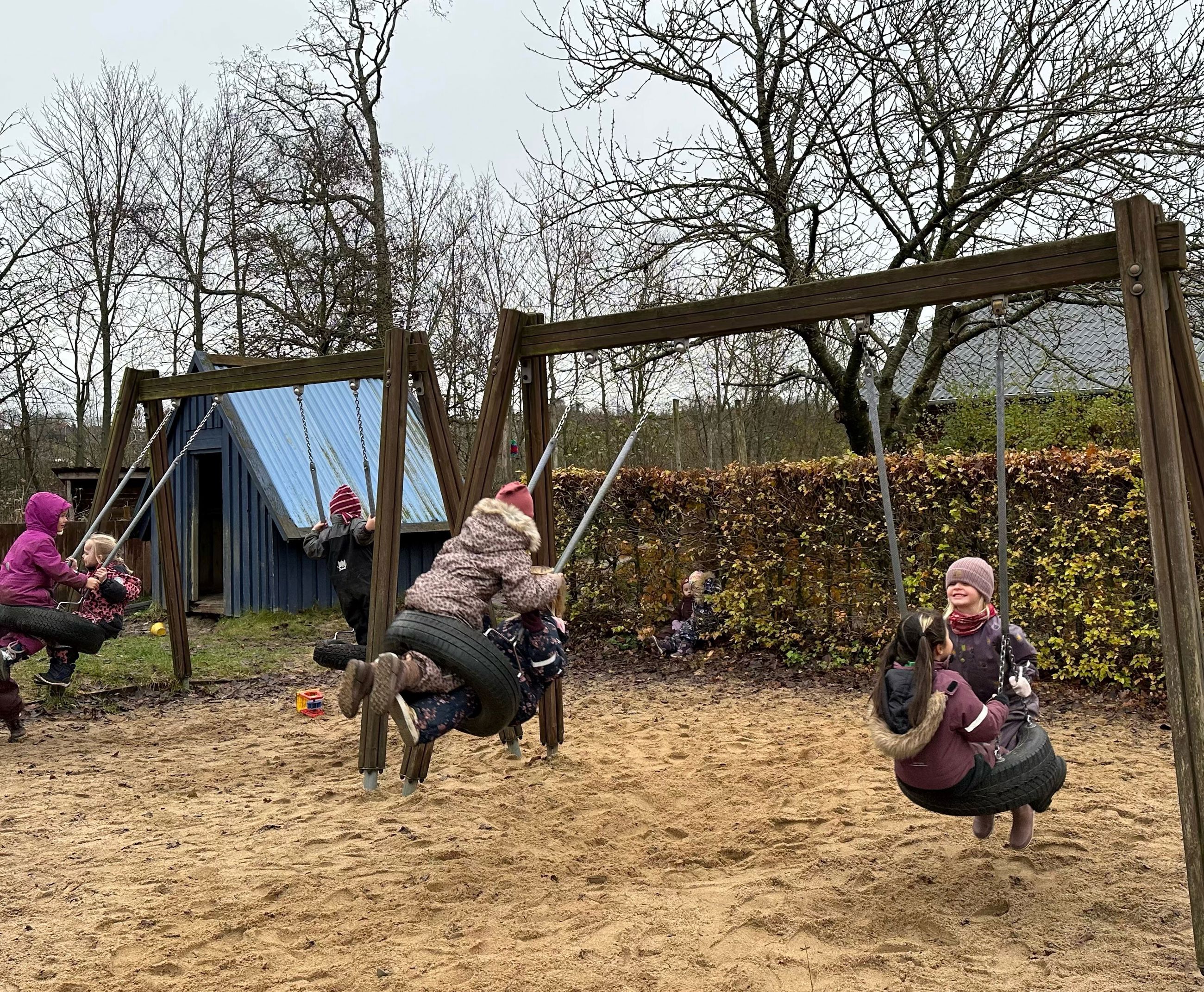 Børn på legepladsen i Børnehuset Viborgvej
