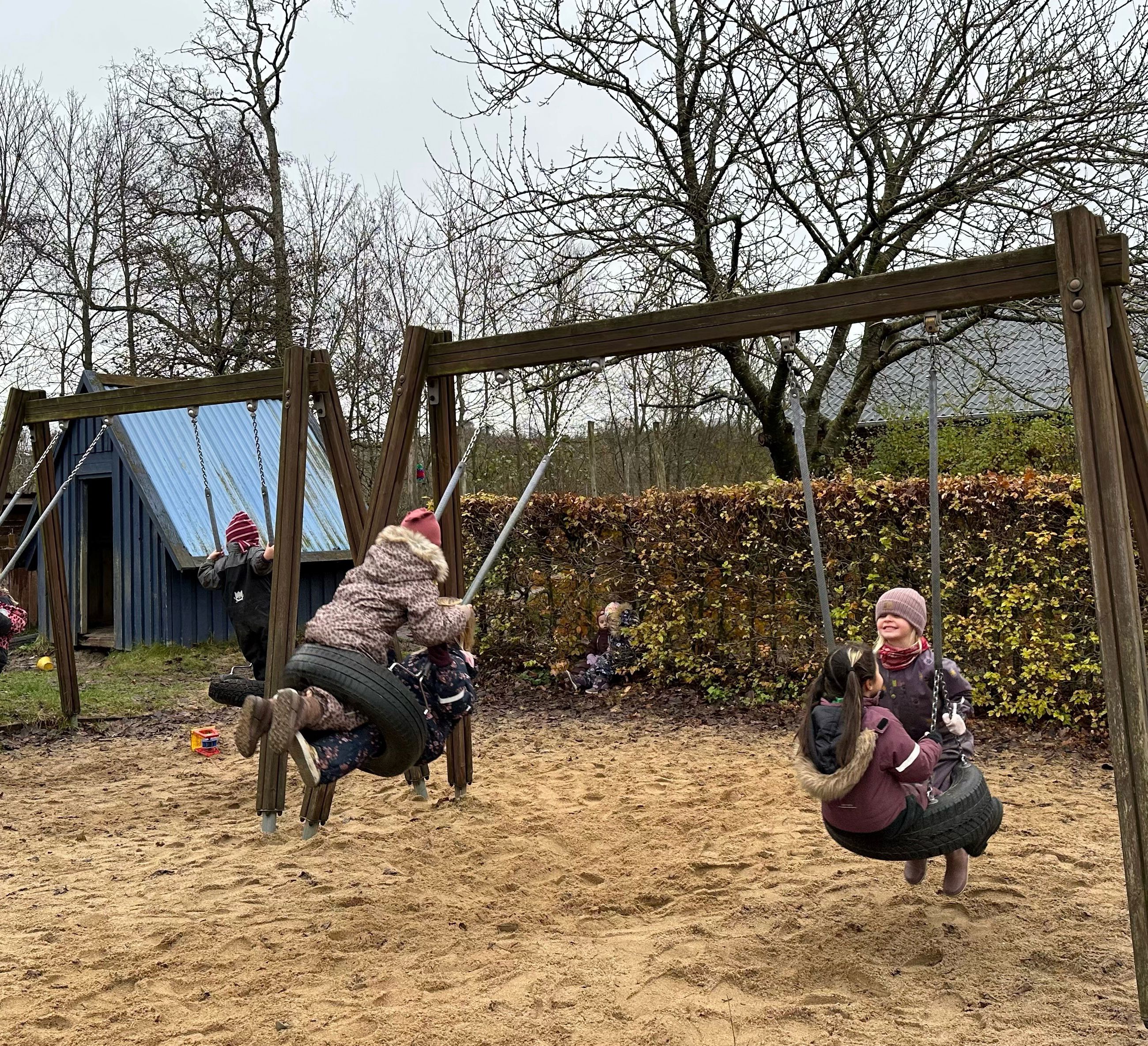 Børn på legepladsen i Børnehuset Viborgvej