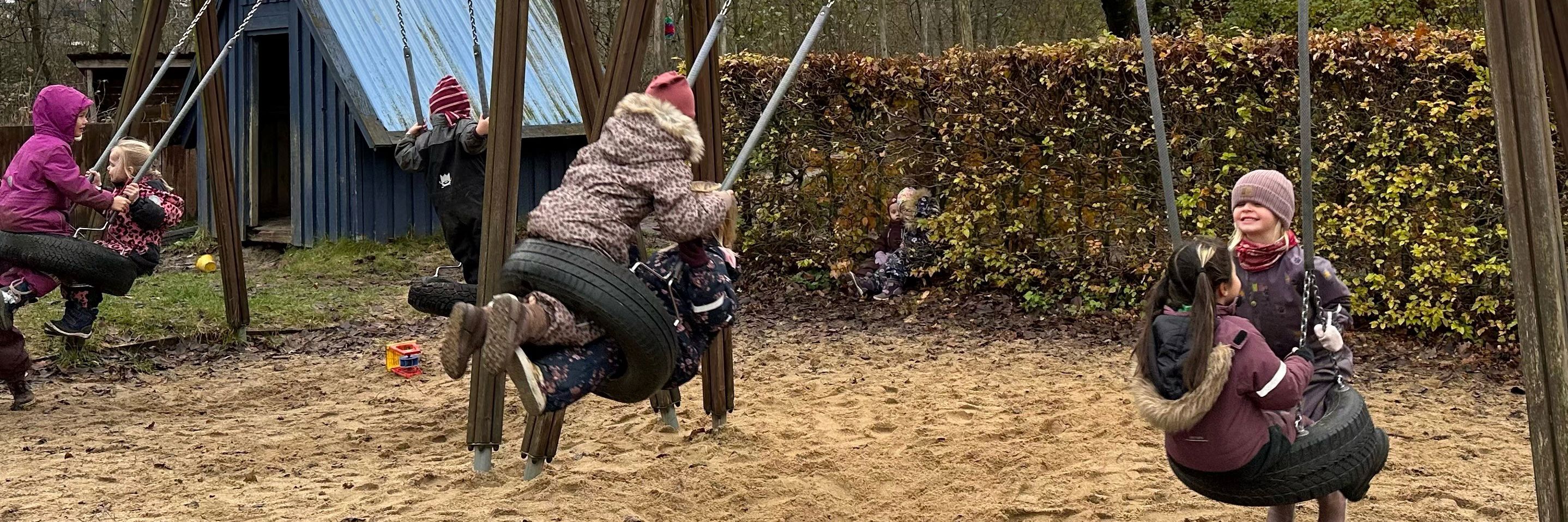 Børn på legepladsen i Børnehuset Viborgvej